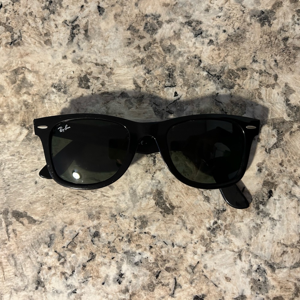 Raybans sunglasses